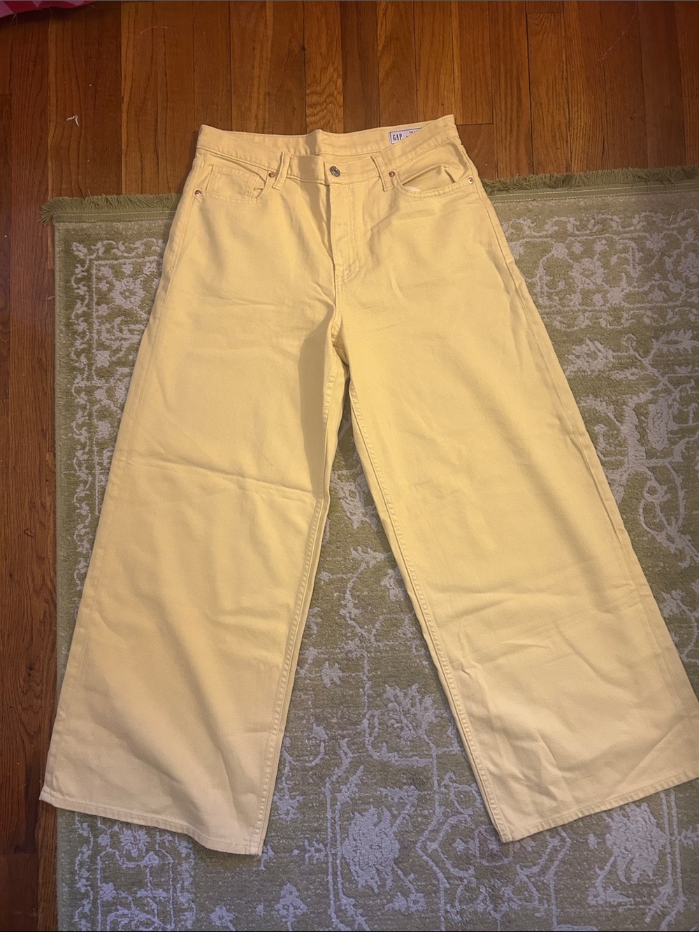 GAP Baggy Mid-Rise Leg Jeans in Pale Yellow